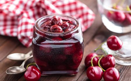 Czereśnie marynowane w zalewie octowej z cynamonem i goździkami