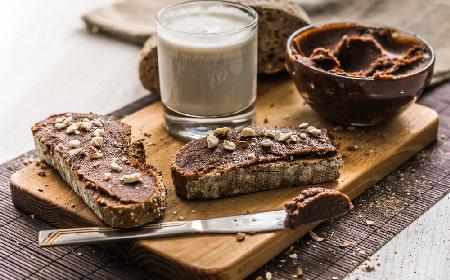 Dietetyczna domowa nutella - jak zrobić krem czekoladowo-orzechowy o obniżonej kaloryczności