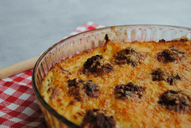 Klopsiki zapiekane z puree ziemniaczanym: sprytny przepis dla zapracowanych